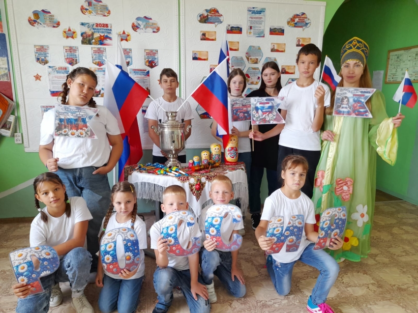 В социальных учреждениях Забайкалья прошли мероприятия, посвященные Дню государственного флага